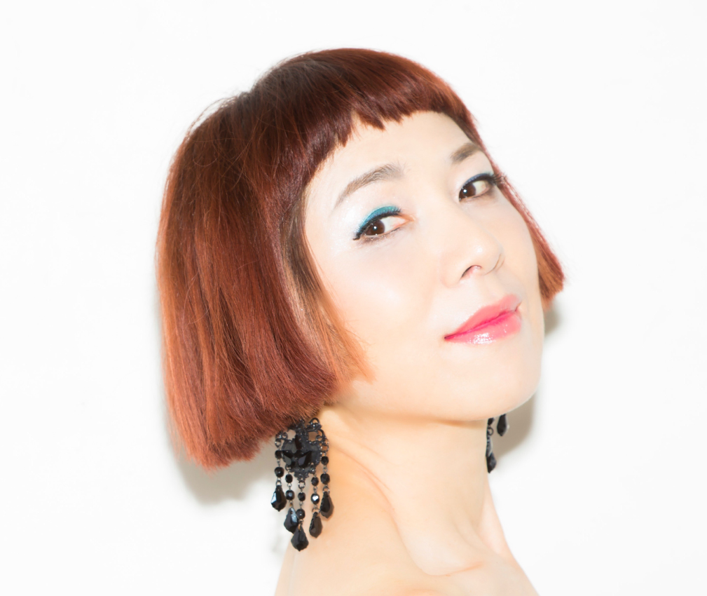 赤崎真由美(vo)BAND 中嶋美弥(p)坂崎拓也(b)山下佳孝(ds)