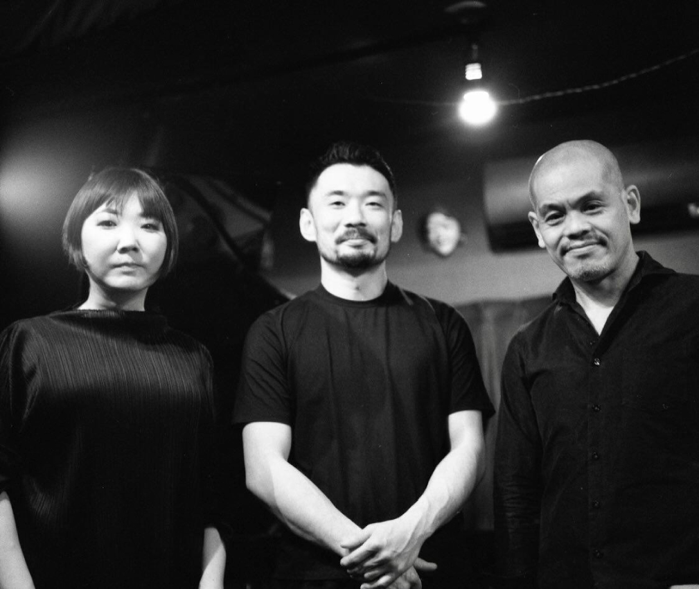 江藤良人(ds)Trio 片倉真由子(p)粟谷巧(b)